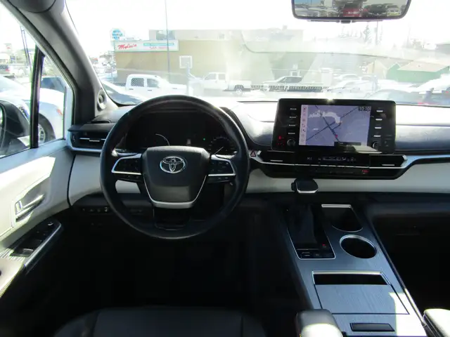 2022 Toyota Sienna XSE AWD Hybrid 7-Passenger / Leather / Navi / - Photo 24