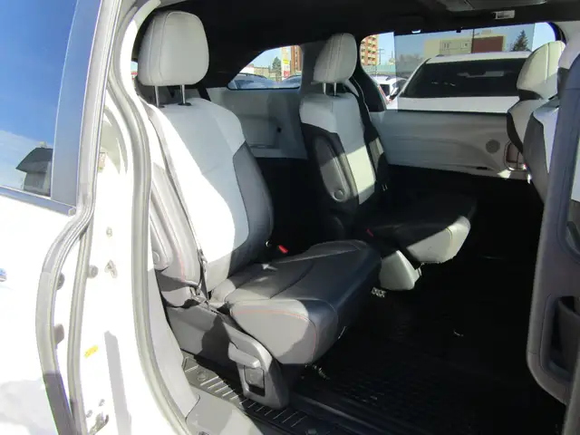 2022 Toyota Sienna XSE AWD Hybrid 7-Passenger / Leather / Navi / - Photo 30