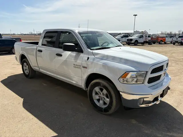 2018 Ram 1500 Crew Cab 4x4 SLT 5.7L - Rebuilt Title - Photo 3