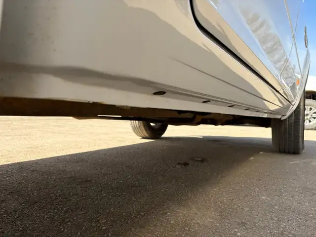 2018 Ram 1500 Crew Cab 4x4 SLT 5.7L - Rebuilt Title - Photo 8