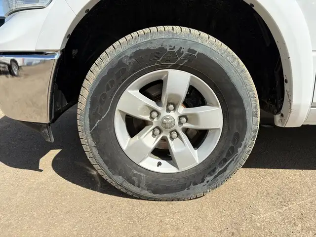 2018 Ram 1500 Crew Cab 4x4 SLT 5.7L - Rebuilt Title - Photo 9