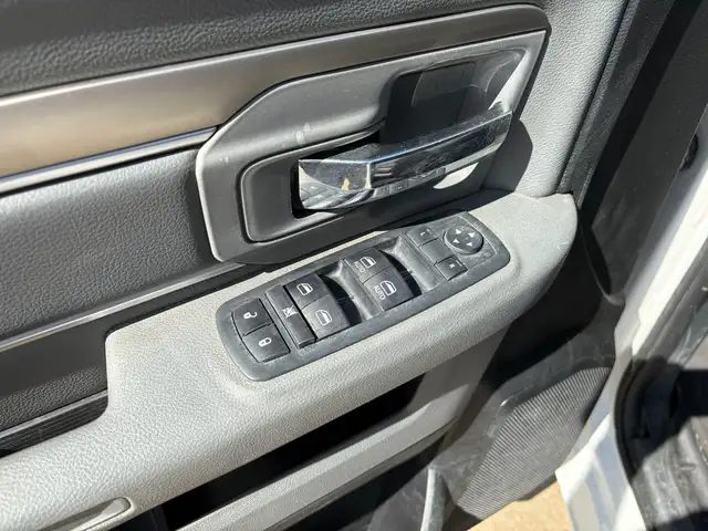 2018 Ram 1500 Crew Cab 4x4 SLT 5.7L - Rebuilt Title - Photo 16