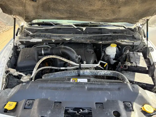 2018 Ram 1500 Crew Cab 4x4 SLT 5.7L - Rebuilt Title - Photo 19