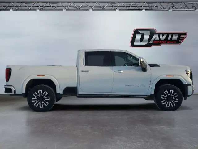 2026 GMC Sierra 3500HD - Photo 4