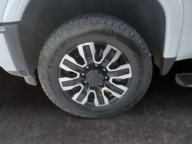 2026 GMC Sierra 3500HD - Photo 10