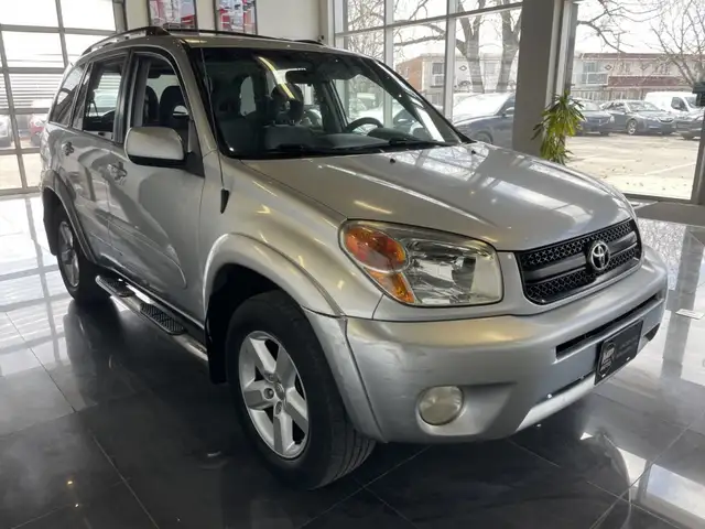 2004 Toyota RAV4 - Photo 3