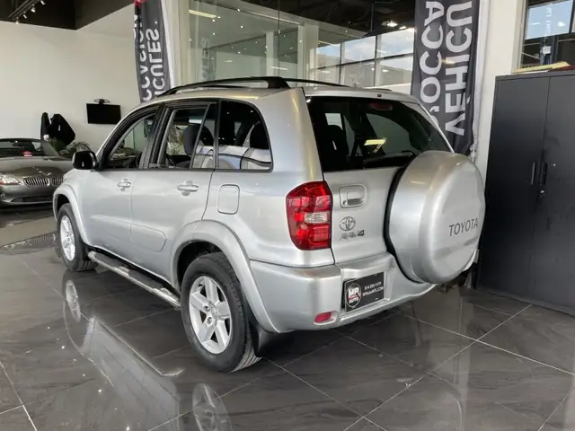 2004 Toyota RAV4 - Photo 5