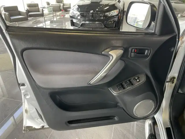 2004 Toyota RAV4 - Photo 9