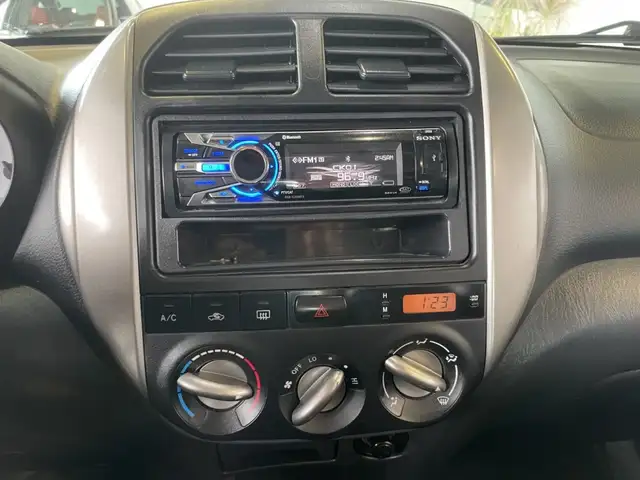 2004 Toyota RAV4 - Photo 11