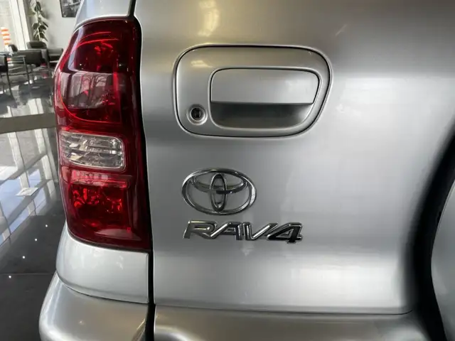 2004 Toyota RAV4 - Photo 15