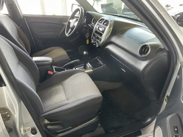 2004 Toyota RAV4 - Photo 20