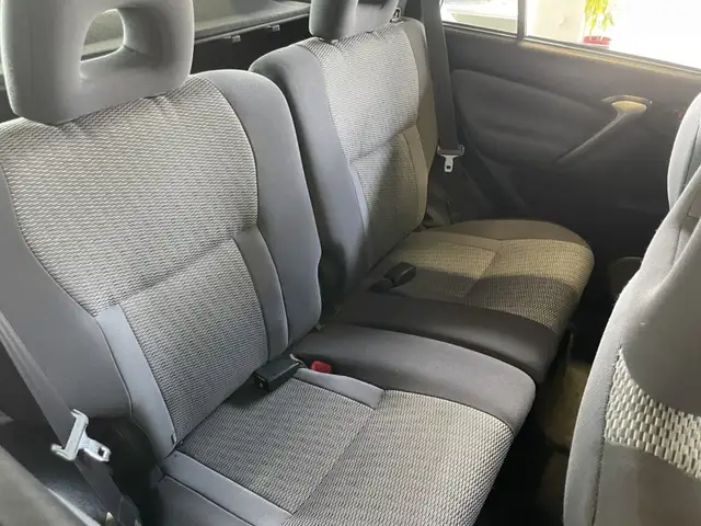 2004 Toyota RAV4 - Photo 24