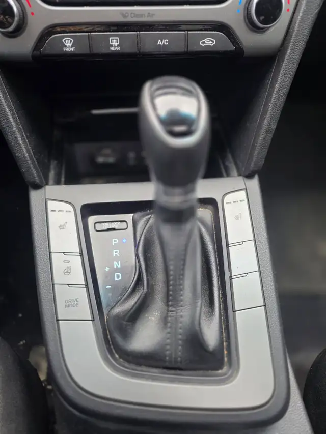 2017 Hyundai Elantra 4dr Sdn Auto GLS - Photo 11