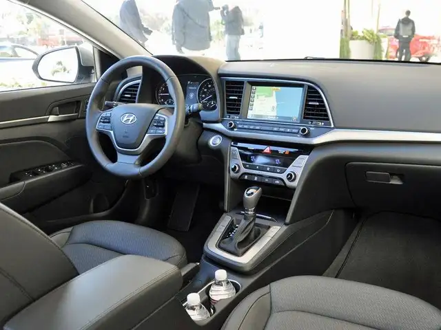 2017 Hyundai Elantra 4dr Sdn Auto GLS - Photo 12