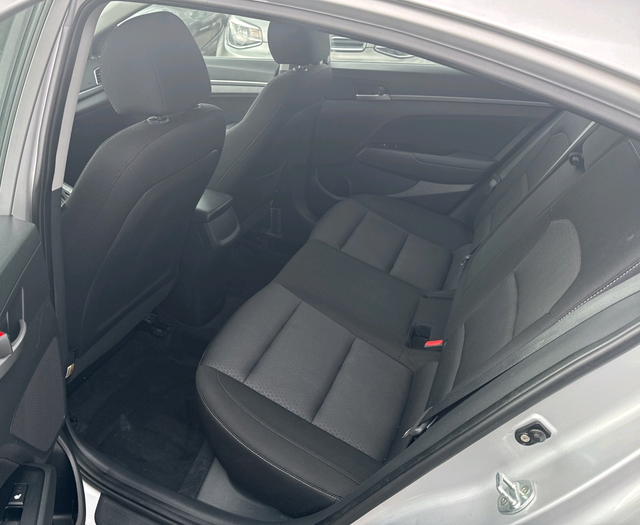 2017 Hyundai Elantra 4dr Sdn Auto GLS - Photo 14