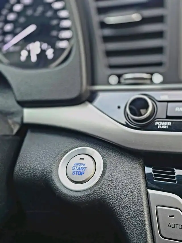 2017 Hyundai Elantra 4dr Sdn Auto GLS - Photo 17