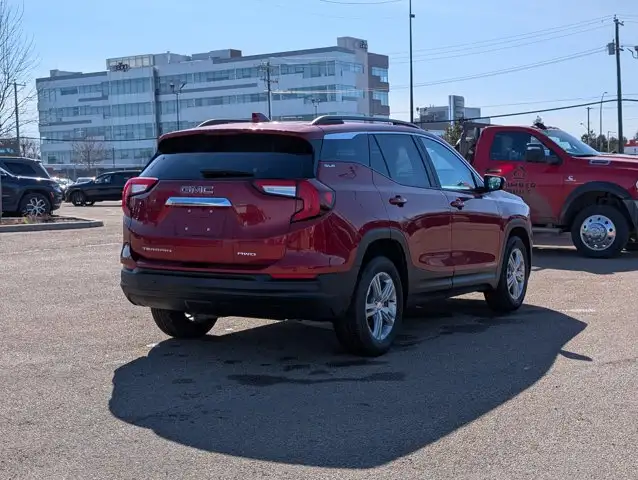 2024 GMC Terrain SLE - Photo 7