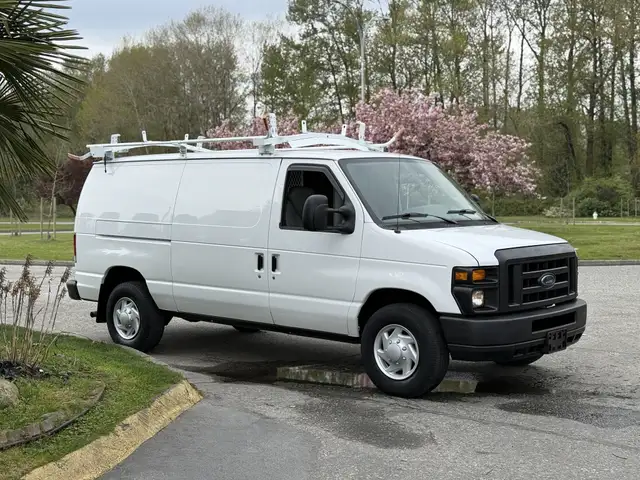 2008 Ford Econoline E-250 Cargo Van with Roof Rack