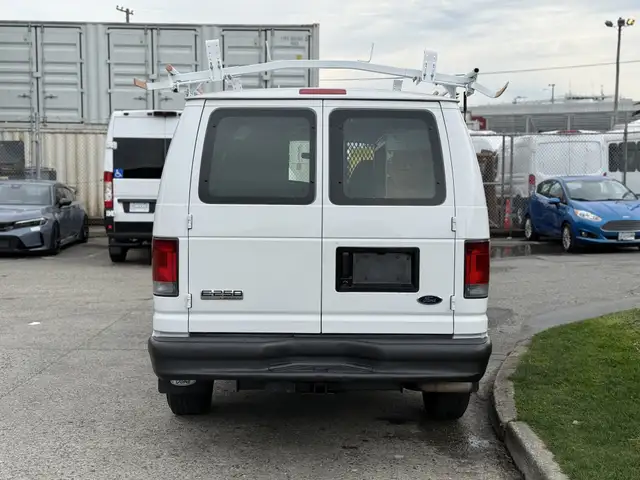 2008 Ford Econoline E-250 Cargo Van with Roof Rack - Photo 9