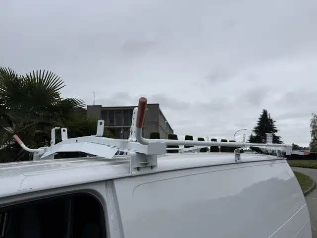 2008 Ford Econoline E-250 Cargo Van with Roof Rack - Photo 11