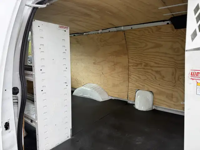 2008 Ford Econoline E-250 Cargo Van with Roof Rack - Photo 12