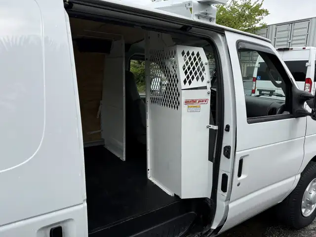 2008 Ford Econoline E-250 Cargo Van with Roof Rack - Photo 13