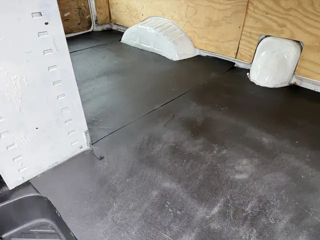 2008 Ford Econoline E-250 Cargo Van with Roof Rack - Photo 14