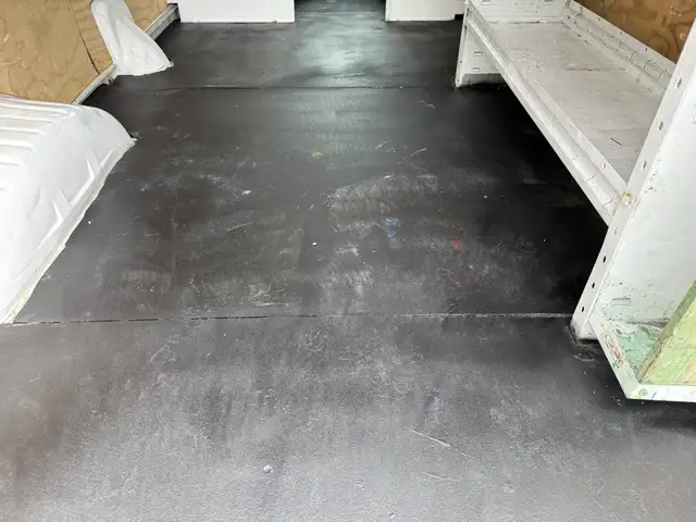 2008 Ford Econoline E-250 Cargo Van with Roof Rack - Photo 17