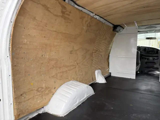 2008 Ford Econoline E-250 Cargo Van with Roof Rack - Photo 20