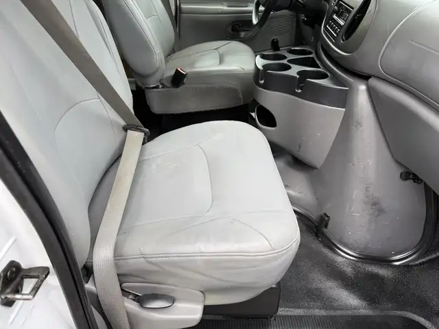 2008 Ford Econoline E-250 Cargo Van with Roof Rack - Photo 22