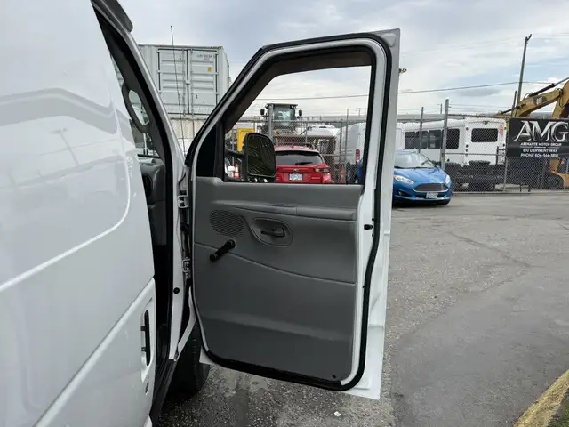 2008 Ford Econoline E-250 Cargo Van with Roof Rack - Photo 23