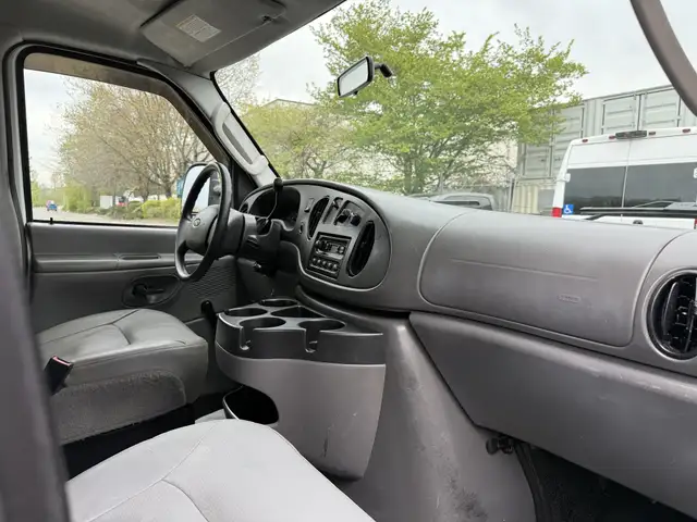 2008 Ford Econoline E-250 Cargo Van with Roof Rack - Photo 24