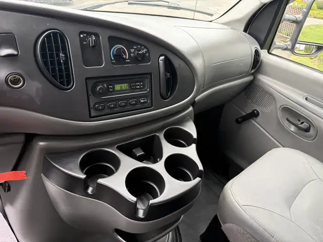 2008 Ford Econoline E-250 Cargo Van with Roof Rack - Photo 28