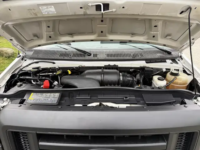 2008 Ford Econoline E-250 Cargo Van with Roof Rack - Photo 32