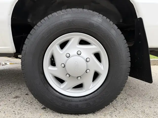 2008 Ford Econoline E-250 Cargo Van with Roof Rack - Photo 39