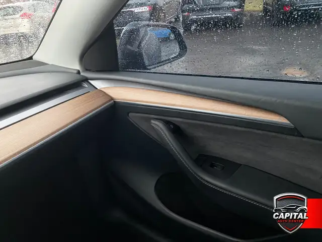 2024 Tesla Model Y Long Range - Photo 12