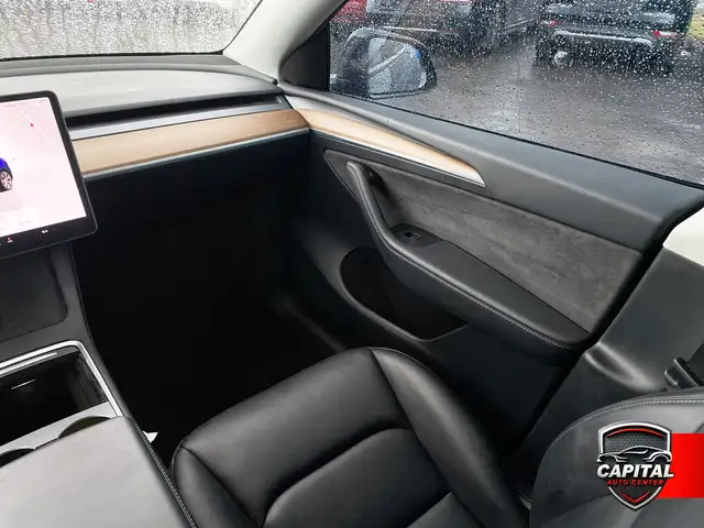 2024 Tesla Model Y Long Range - Photo 13
