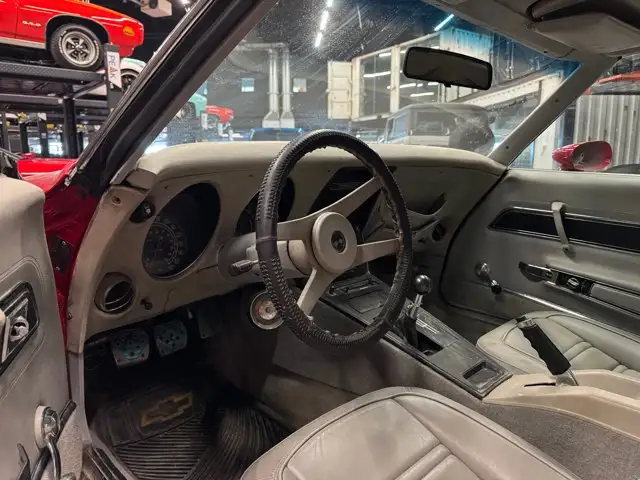 1977 Chevrolet Corvette | 350 V8 | 4-Speed Manual | Removable - Photo 4