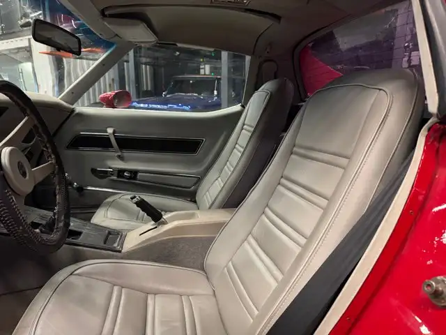 1977 Chevrolet Corvette | 350 V8 | 4-Speed Manual | Removable - Photo 5