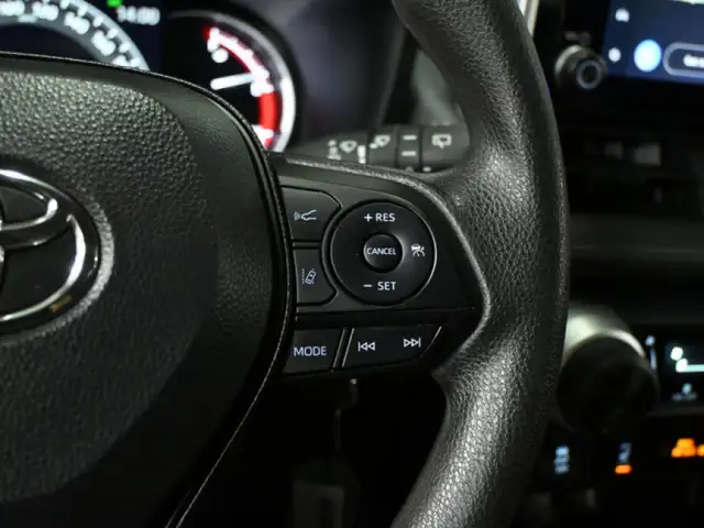 2024 Toyota RAV4 LE No Accident Radar Cruise Lane Assist Blind S - Photo 16