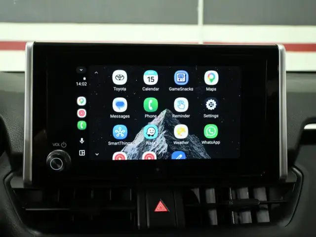 2024 Toyota RAV4 LE No Accident Radar Cruise Lane Assist Blind S - Photo 17