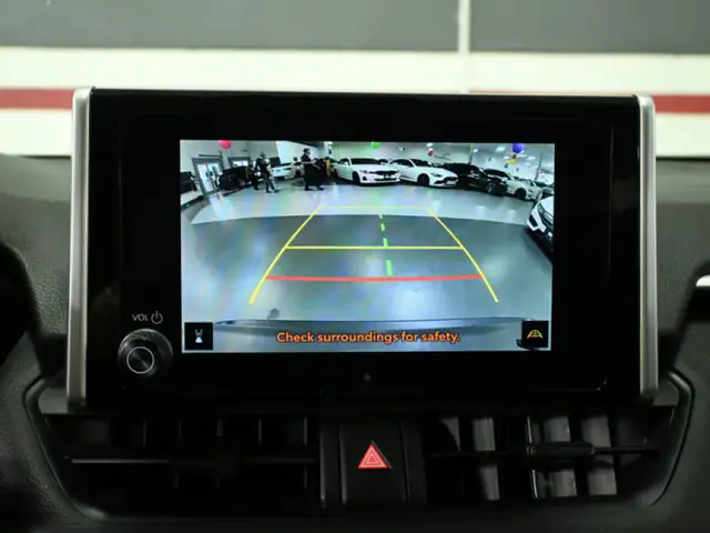 2024 Toyota RAV4 LE No Accident Radar Cruise Lane Assist Blind S - Photo 18