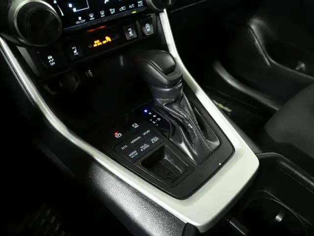 2024 Toyota RAV4 LE No Accident Radar Cruise Lane Assist Blind S - Photo 20