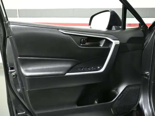 2024 Toyota RAV4 LE No Accident Radar Cruise Lane Assist Blind S - Photo 11