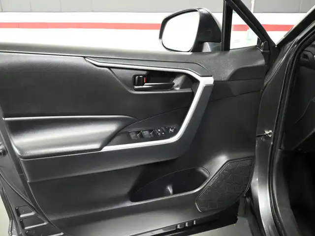 2024 Toyota RAV4 LE No Accident Radar Cruise Lane Assist Blind S - Photo 11