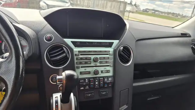 2010 Honda Pilot Touring, DRIVES GREAT, NO ACCIDENTS, AS IS - Photo 14