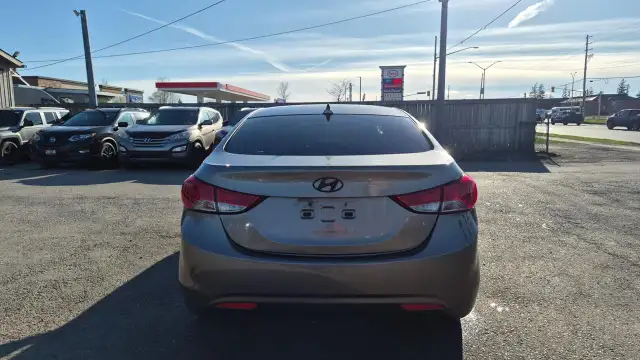 2013 Hyundai Elantra GLS, AUTO, NO ACCIDENTS, 174KMS, ALLOYS, CE - Photo 4