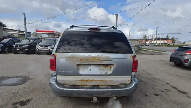 2005 Dodge Grand Caravan NO ACCIDENTS, RUNS AND DRIVES, AS IS - Photo 4