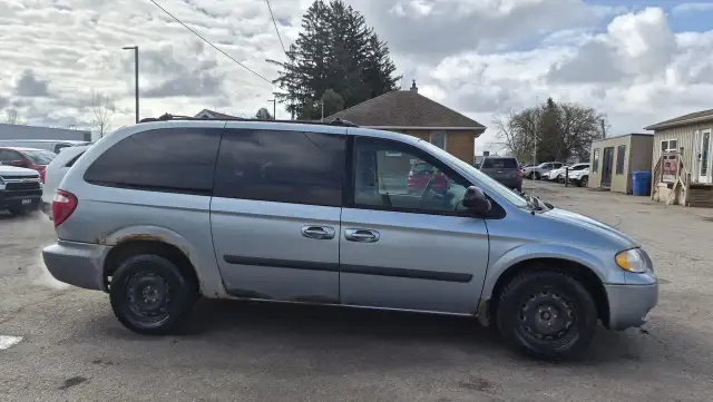2005 Dodge Grand Caravan NO ACCIDENTS, RUNS AND DRIVES, AS IS - Photo 6