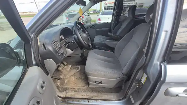 2005 Dodge Grand Caravan NO ACCIDENTS, RUNS AND DRIVES, AS IS - Photo 9